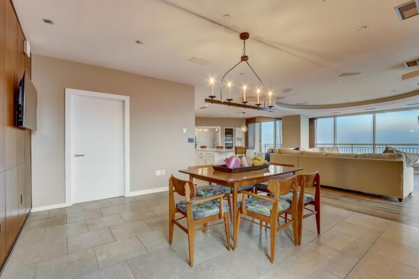 Dinning bathroom condo