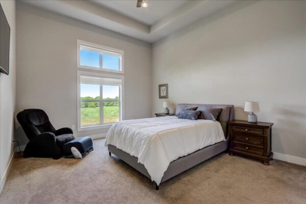 Master Bedroom: Window