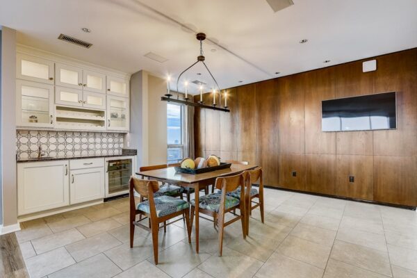 N Prospect Ave Unit 1705-008