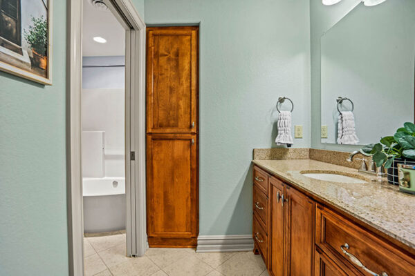 W323N9110-Shadow-Ct,-Hartland---HDR-65